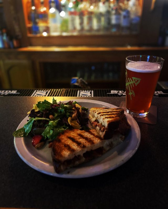 Grilled cheese on a plate. Provolone, roasted peppers, & a balsamic reduction. Served with either fries or our summer salad. Enjoy with your favorite beer. 